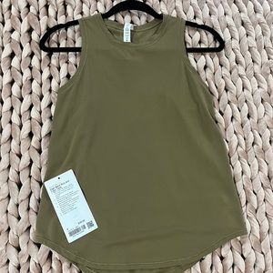 High neck lululemon tank size 4 artifact